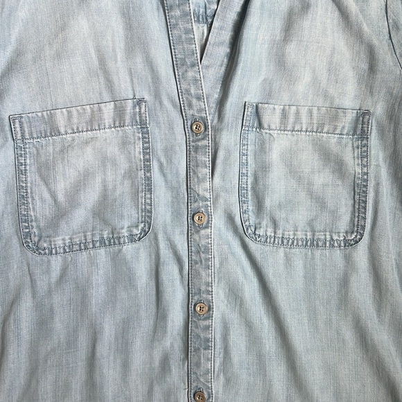 Cloth & Stone Denim Button Down Shirt Size Medium - Picture 3 of 5